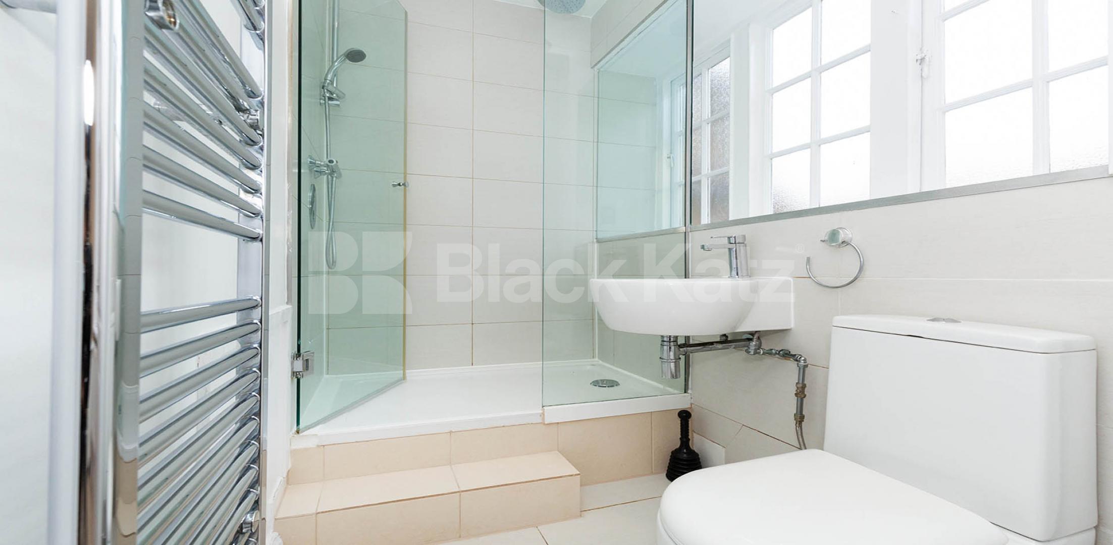 Super recently refurbished 3 bed 2 bath minutes to Baker Street Tube.   Melcombe Court, Dorset Square, Baker Street